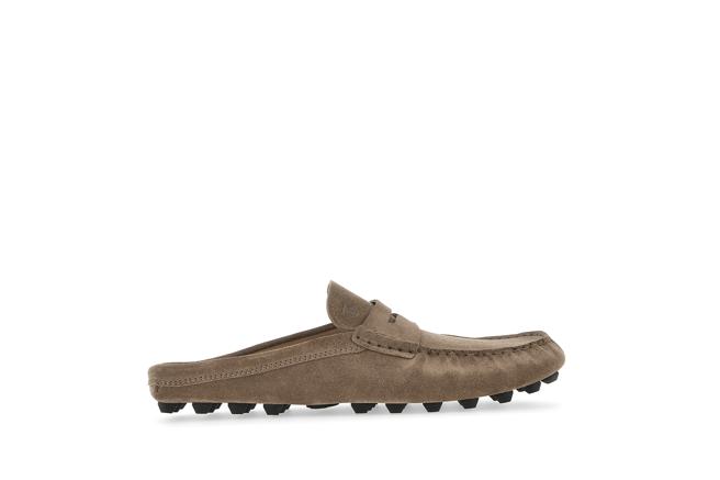 TOD’S 浅卡其豆豆穆勒鞋，2万4100元。（TOD’S提供）