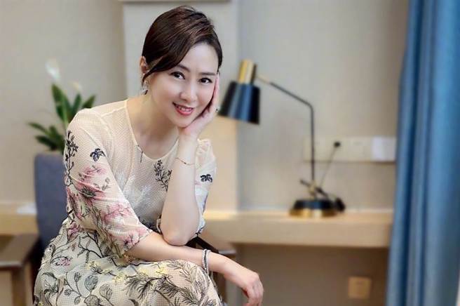 翁虹大方晒出无滤镜素顏影片。（图／撷取自微博）