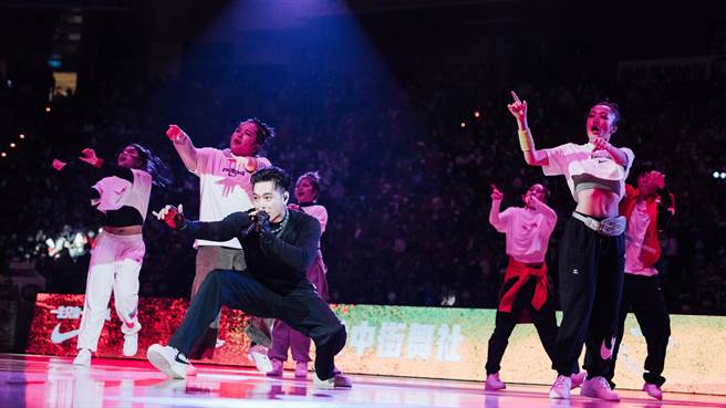 高尔宣日前受邀赴HBL高中篮球联赛中场表演。（NIKE提供）