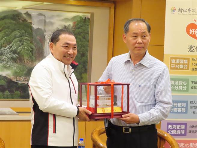 新北市侯友宜今天表示，新北城市外交与两岸互动有紧密联繫。（叶德正摄）