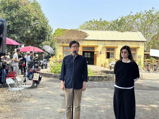 陳其邁說，4月1日有五月天、阿妹，還有大港開唱，市政府在人員疏散過程及飯店或觀光點，都會做好妥善規畫。（林雅惠攝）