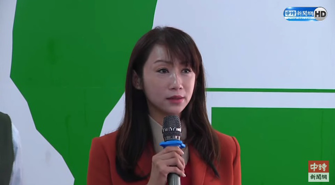 台北市议员许淑华21日登记参选民进党北市第7选区（松山、信义）立委初选。（图／截自中时新闻网YT直播）