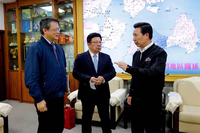 陳福海(右一)期待透過中央與地方的充分的合作，降低地區職災意外。(圖／金門縣政府提供)