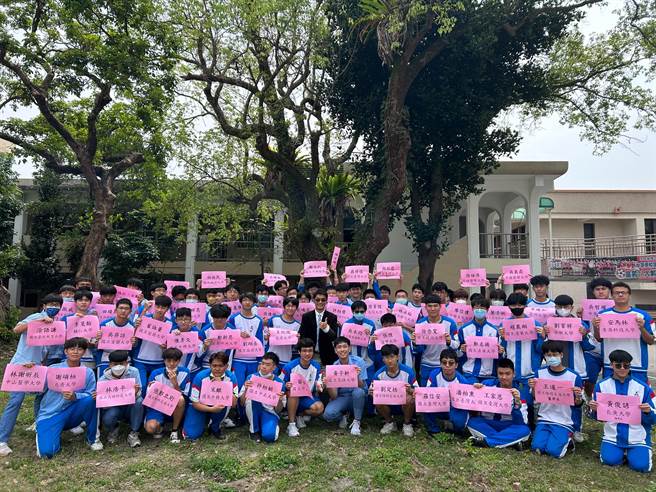 大学繁星推荐入学今放榜，国立花莲高中共有64人录取通过。（花莲高中提供／罗亦晽花莲传真）