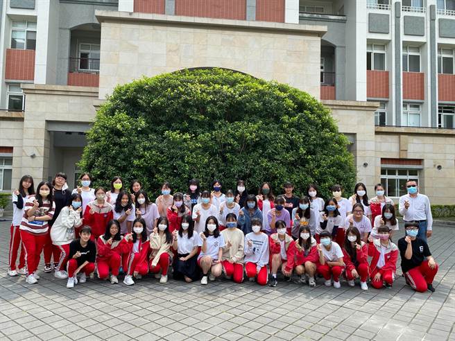 大学繁星推荐入学今放榜，国立花莲高中共有64人录取通过。（花莲高中提供／罗亦晽花莲传真）