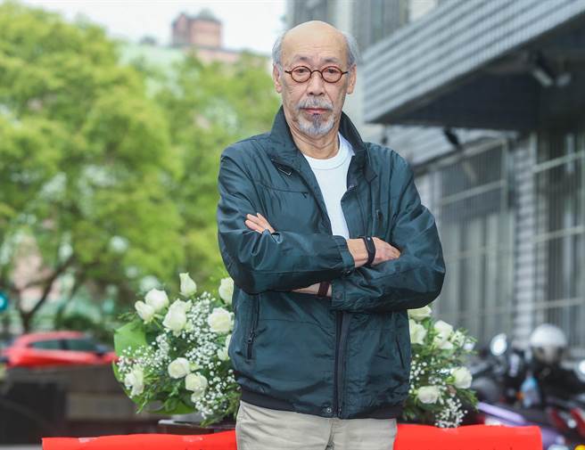 许久未见的冯淬帆，聊起以前拍的喜剧片称不少是闹剧。（粘耿豪摄）