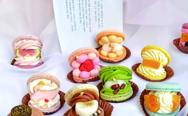 SOGO復兴馆Huatian花甜缤纷胖卡龙，原价900～960元盒，特价买5送1。（SOGO提供）