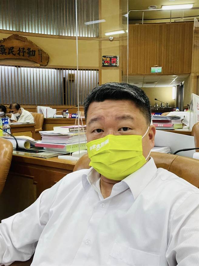 民进党立委初选正如火如荼展开，据传前新北市议员何博文预计投入淡水立法委员初选。(黄敬文翻摄)