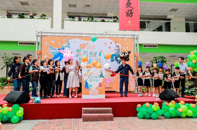 嘉義縣長翁章梁與各民意代表一同出席盛會，為即將登場的藝術節拉開序幕。(嘉義縣文觀局提供)