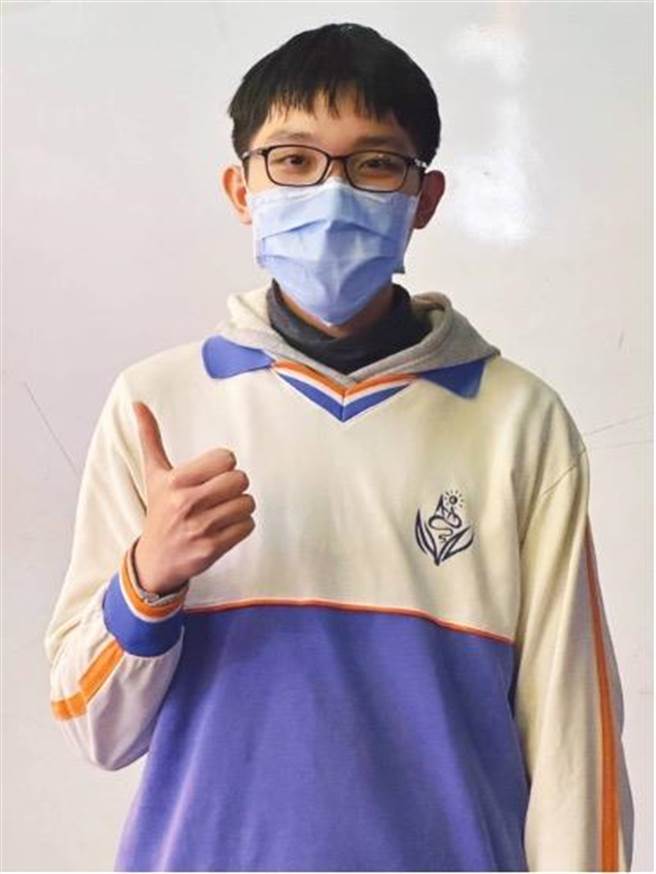 ▲繁星录取台大公卫系的暖暖高中白耀伦同学。（基隆市政府提供／徐佑升基隆传真）