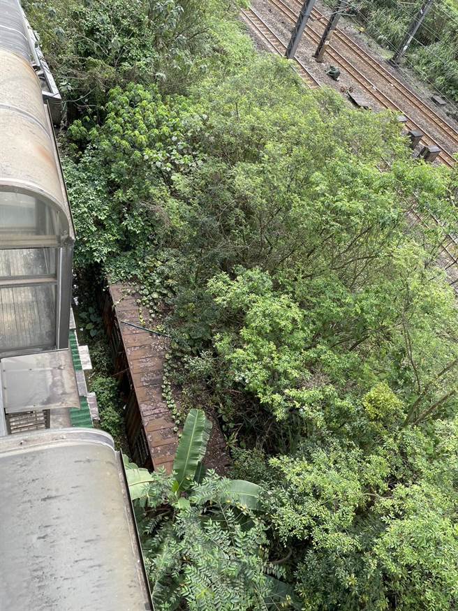 住户受台铁噪音影响的地段。（曾怡芳办公室提供／徐佑升基隆传真）