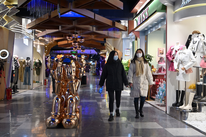 大陸產業調查顯示，中國經濟形勢走弱是2016年開始，並非中美貿易戰或是疫情造成。（圖／中新社）