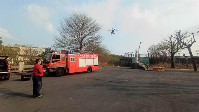 南市政府消防局第五救灾救护大队3月20日起利用空拍机进行辖区各公墓防火侦查。（南市消防局第五救灾救护大队提供／曹婷婷台南传真）