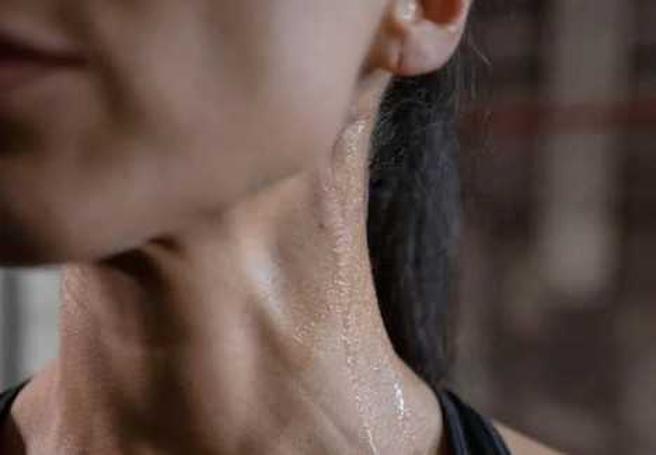 汗水本身没有味道，是因为接触不好的细菌，才会产生异味。（示意图／翻摄自pexels）