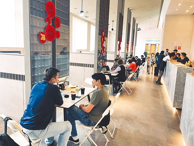 「南科悦扬」打出让利3字头房价，是台南房市火热焦点。图／业者提供