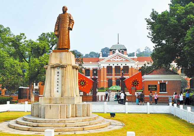 前总统马英九赴陆祭祖，预计3月30日参访辛亥革命武昌起义纪念馆。（新华社）