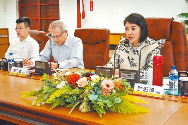 南投县长许淑华（右），希望加速中兴新村活化。（南投县政府提供／廖志晃南投传真）