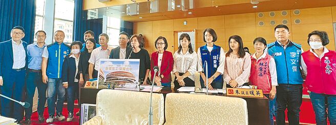 国民党议员力挺台中巨蛋未来营运採ROT方式，强调在物价持续上涨的环境下，这才是正确方向。（林欣仪摄）