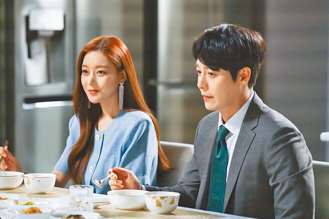 吴丞芽（左）、韩基雄在《第二任丈夫》渣男恶女配让观眾恨得牙痒痒。（中天娱乐台提供）