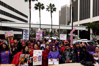 洛杉磯學校人員爭薪大罷工 50萬學生停課