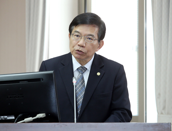 交通部长王国材今在立法院受访表示，现在全台湾22个县市有20个县市参加方案，都有提出相关内容。（姚志平摄）