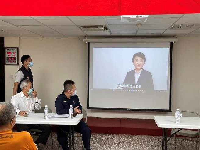 台中市长卢秀燕针对台中市最常发生的「假投资诈骗」、「爱情诈骗」以及「ATM解除分期付款诈骗」等，提醒市民不要受骗上当。（台中市警第三分局提供／张妍溱台中传真）