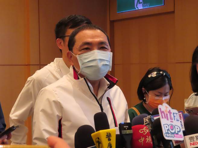 侯友宜表示，为国家、人民奉献是该做的事。（叶德正摄）