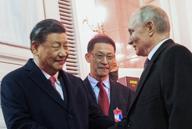 中国大陆国家主席习近平3月21日晚在离开莫斯科时，告诉俄罗斯总统普丁，中俄将共同推动百年来前所未见的变革。（路透）