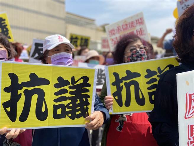 文华里里民发起抗议。（杨舒婷摄）