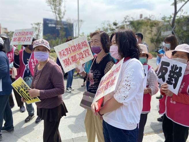 文华里里民发起抗议。（杨舒婷摄）