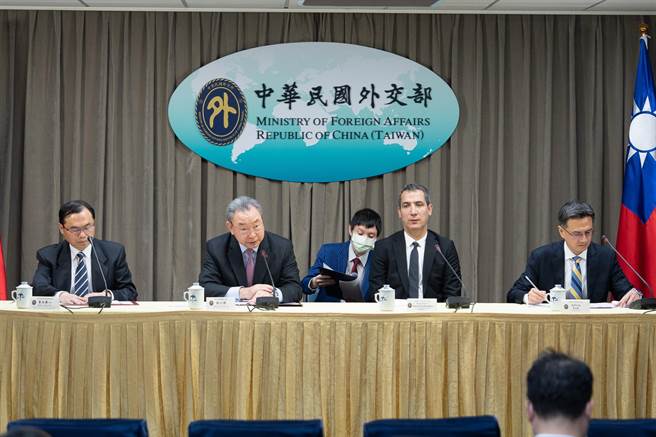 外交部今(22)日举行「赈济土耳其赈灾记者会」，由外交部次长俞大㵢说明爱心捐款运用及执行规画情形。（外交部提供）