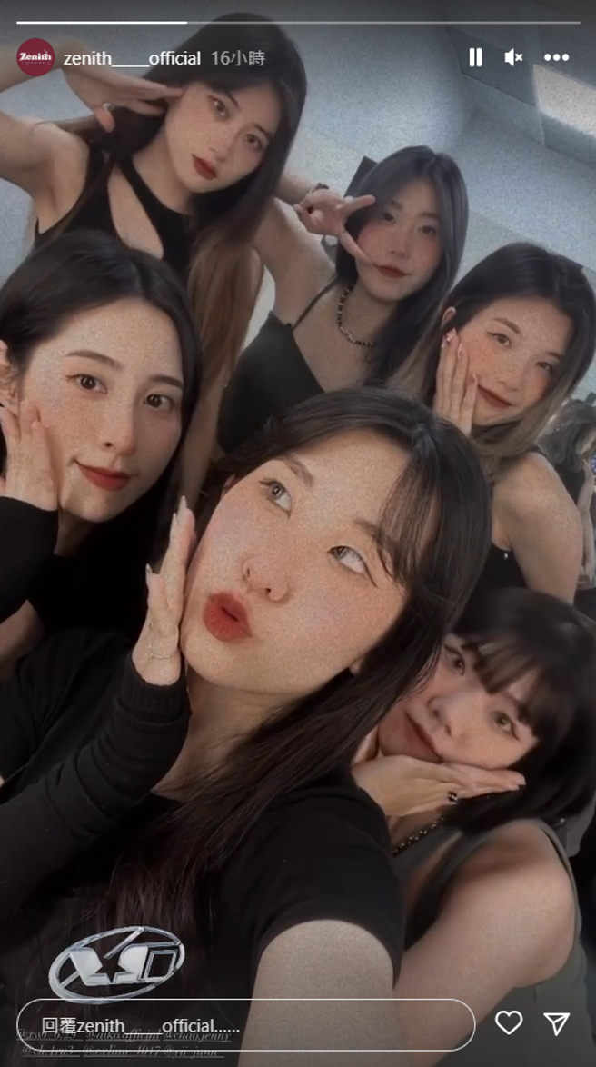 爱子（左上）与团员们合照。（图／IG@zenith_____official）
