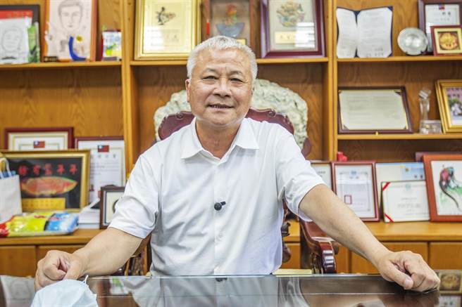 前竹北市长何淦铭传将参选第2选区立委，他说「还没决定」。（罗浚滨摄）