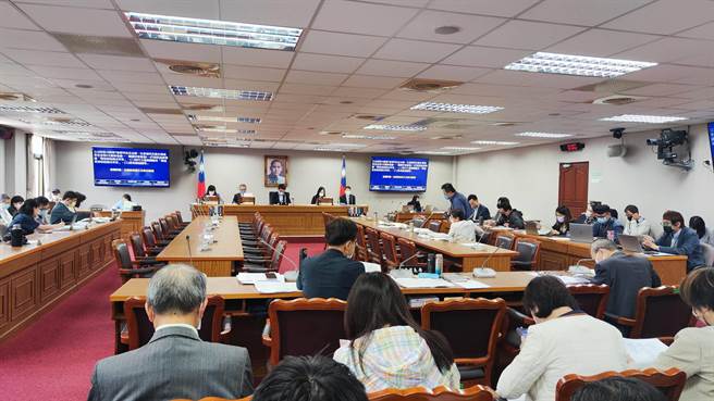 立法院今天召開聯席會議審查環境部組織法。（林良齊攝）