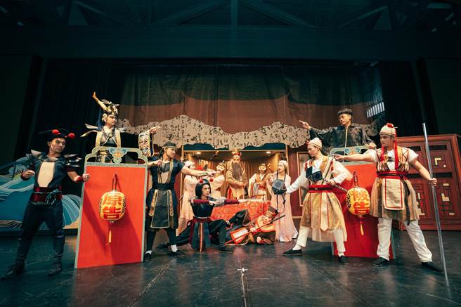 至宜蘭傳藝園區千萬不能錯過駐園大戲「怪盜．神判．綠珍珠」。（宜蘭傳統藝術園區提供／吳佩蓉宜蘭傳真）