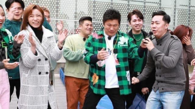 王瞳本月与艾翔以及其他家人一起上节目。(图/民视提供)