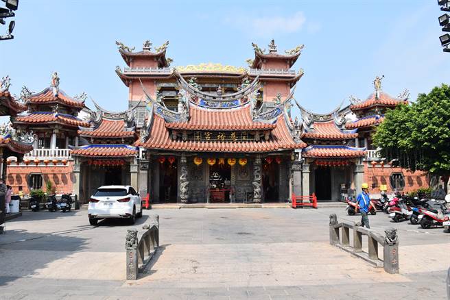 竹南镇中港慈裕宫拥有365年歷史，是全苗最古老妈祖庙。（谢明俊摄）