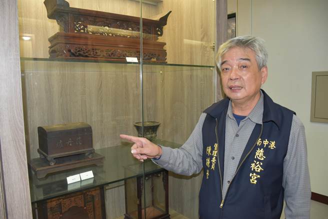 竹南镇中港慈裕宫内保存许多百年古文物。（谢明俊摄）