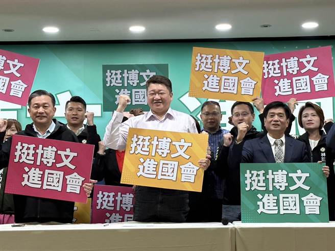 涌言会新北市党部主委何博文，22日宣布出征新北第1选举区（石门、三芝、淡水、八里、林口、泰山）。（黄婉婷摄）