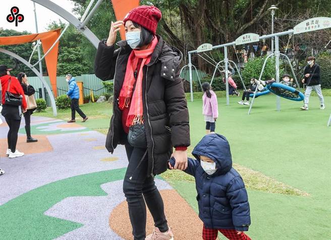 法务部拟修法删除民法的「父母惩戒权」，家长团体担忧管教和惩戒界线模糊。示意图，非新闻当事人。（粘耿豪摄）