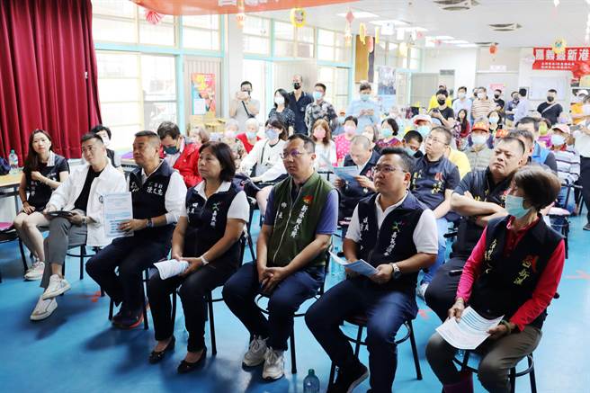 在地方反映、要求下，水公司今在新港乡大潭村开说明会，包括叶孟龙、县议员黄启豪、林岱杰、陈文忠、林秀琴，以及多位乡民代表、村民都到场了解。（吕妍庭摄）