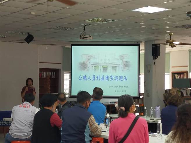 潮州镇公所政风室指出，此次宣导的对象包括乡长、乡民代表、其他财产申报义务人及乡公所办理採购、补助业务同仁。（潮州镇公所提供／谢佳潾屏东传真）