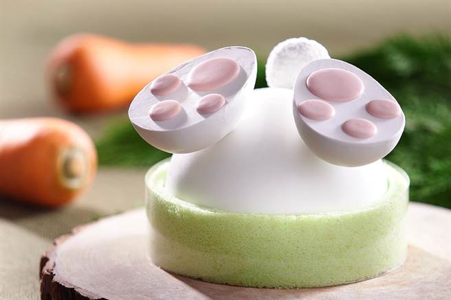 品颂坊推出多款復活节季节限定甜点，「大白兔」外观是兔子倒栽葱的可爱吸睛模样。(JR东日本大饭店台北提供)