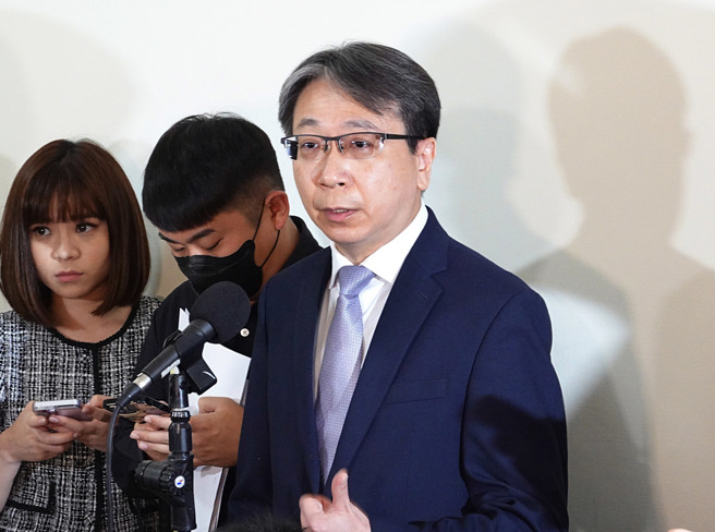 国安局长蔡明彦22日前往立法院外交及国防委员会备询，也回答了马英九随扈是否配枪问题。（姚志平摄）