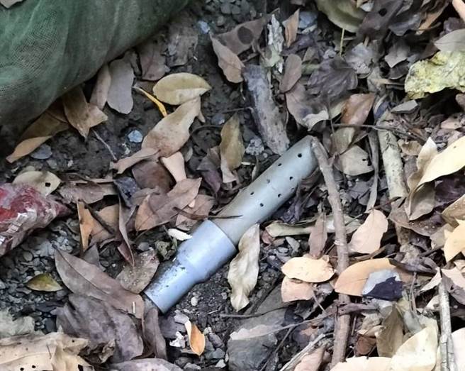 六龟居民表示，近日因久未下雨，居民山上取水处已乾涸，造成无水可用，民眾只能再另寻水源使用。（林雅惠摄）