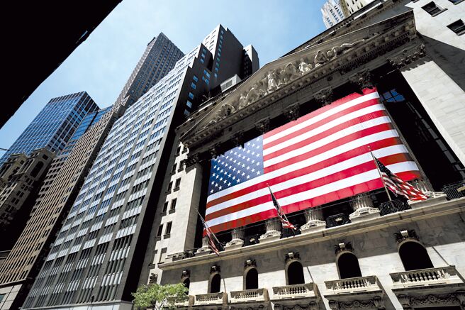 美国银行发布3月份基金经理人调查显示，约有42％受访者认为未来12个月美国经济将陷入衰退。图／美联社