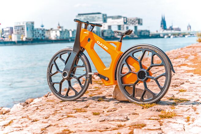 免上油、免保养、无腐蚀，igus展示世界上第一款由再生塑胶制成的城市自行车。图／igus GmbH提供