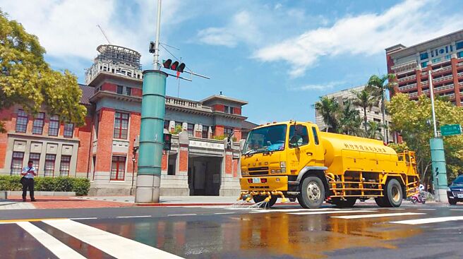 水情堪虑，新竹市政府提前抗旱，即起要求市府各单位机关停止清洗街道水沟等非必要的用水。（新竹市政府提供／陈育贤新竹传真）