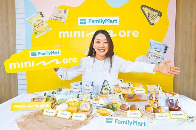 全家瞄准甜蜜商机，22日起推新甜点品牌「minimore」，打造24小时、4100间规模的全台最大甜点专卖店。（陈俊吉摄）