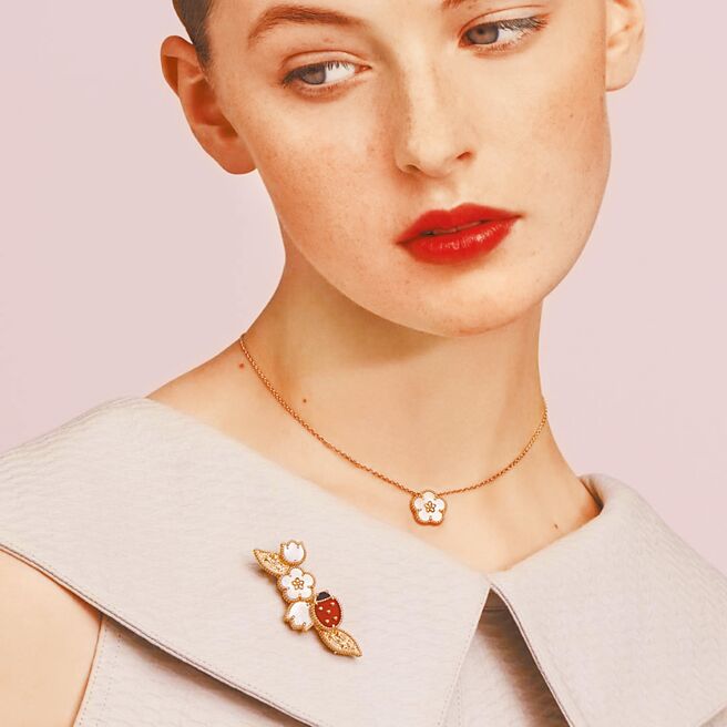 梵克雅宝在春季推出Lucky Spring系列珠宝，十分可爱。（Van Cleef & Arpels提供）